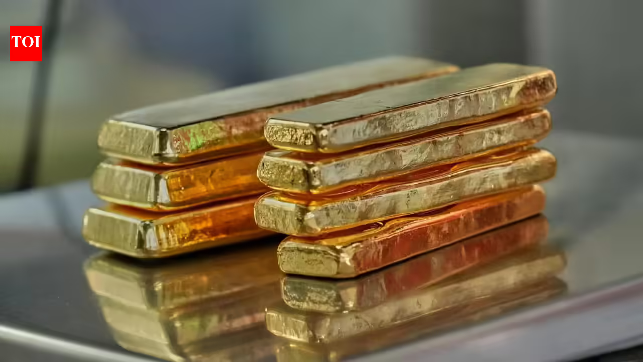 Gold loans lead new credit, retail book hits 16L cr